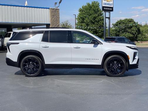 Polar White Tricoat 2026 Chevrolet Traverse RS