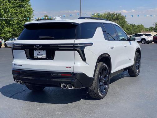 Polar White Tricoat 2026 Chevrolet Traverse RS