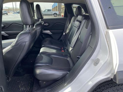 Bright White Clearcoat 2017 Jeep Cherokee Trailhawk