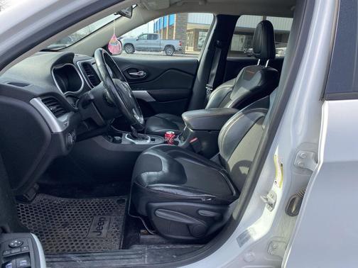 Bright White Clearcoat 2017 Jeep Cherokee Trailhawk