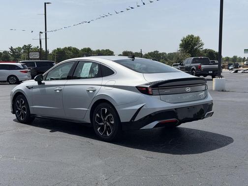 Aero Silver 2024 Hyundai SONATA SEL