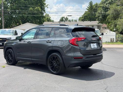 Graphite Gray Metallic 2021 GMC Terrain SLT