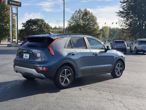 Mineral Blue 2024 Kia Niro EX
