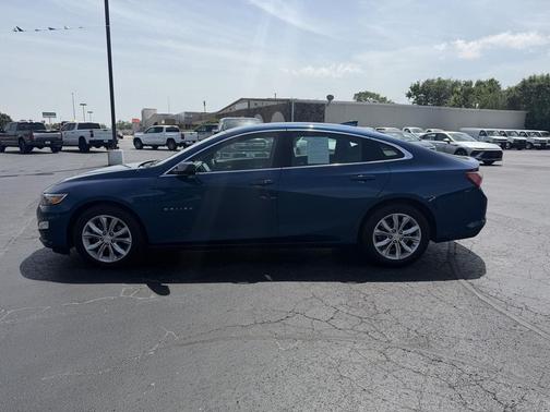 Pacific Blue Metallic 2019 Chevrolet Malibu LT