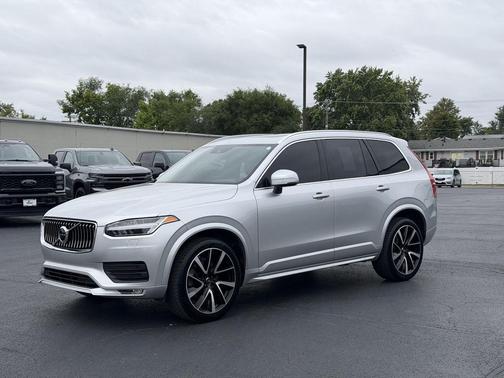 Bright Silver Metallic 2021 Volvo XC90 T6 Momentum