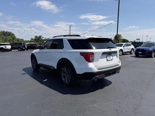 Star White Metallic Tri-Coat 2023 Ford Explorer XLT