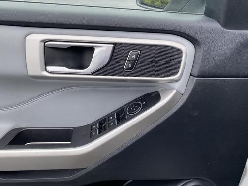 Star White Metallic Tri-Coat 2023 Ford Explorer XLT