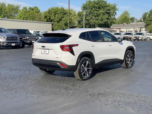 Summit White 2026 Chevrolet Trax FWD 1RS