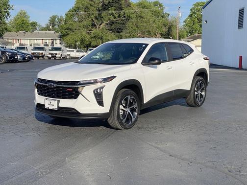Summit White 2026 Chevrolet Trax FWD 1RS