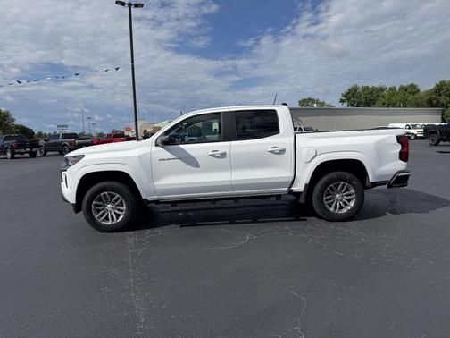 Summit White 2024 Chevrolet Colorado LT