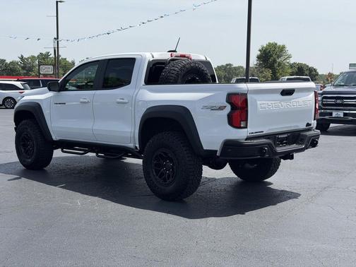 Summit White 2024 Chevrolet Colorado ZR2