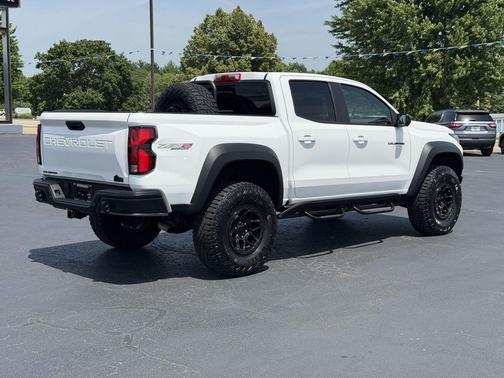 Summit White 2024 Chevrolet Colorado ZR2