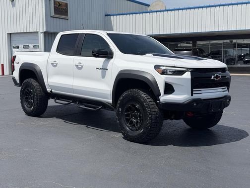 Summit White 2024 Chevrolet Colorado ZR2