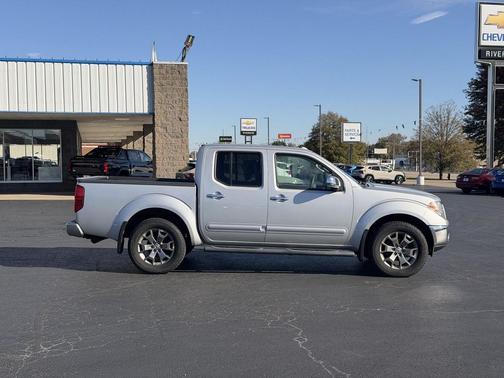Brilliant Silver 2014 Nissan Frontier SL