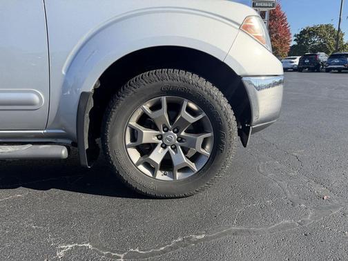 Brilliant Silver 2014 Nissan Frontier SL