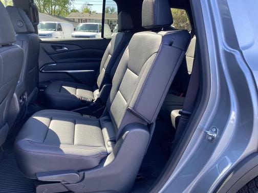 Sterling Gray Metallic 2026 Chevrolet Traverse AWD Z71