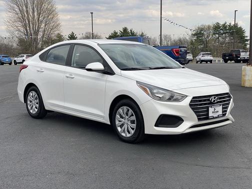 Frost White Pearl 2019 Hyundai Accent SE