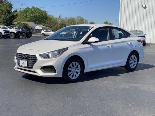 Frost White Pearl 2019 Hyundai Accent SE