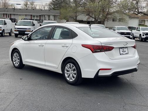 Frost White Pearl 2019 Hyundai Accent SE