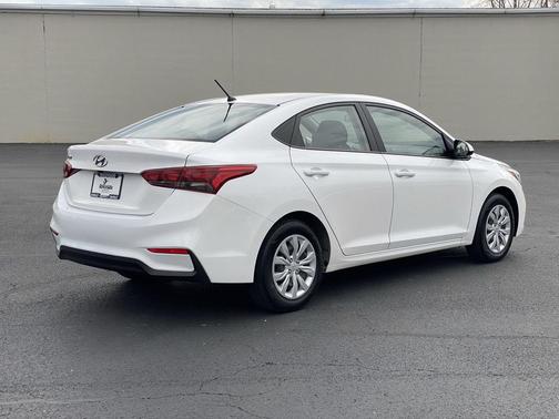 Frost White Pearl 2019 Hyundai Accent SE