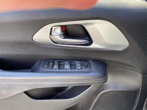 Brilliant Black Crystal Pearlcoat 2019 Chrysler Pacifica Touring Plus