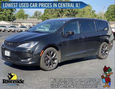 Brilliant Black Crystal Pearlcoat 2019 Chrysler Pacifica Touring Plus