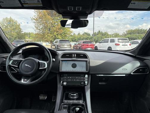 2019 Jaguar F-PACE S