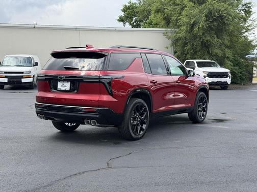 Radiant Red Tintcoat 2026 Chevrolet Traverse RS