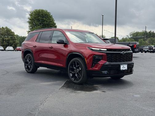 Radiant Red Tintcoat 2026 Chevrolet Traverse RS