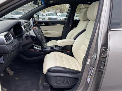 Titanium Silver 2016 Kia Sorento SXL