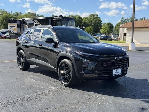 Mosaic Black Metallic 2026 Chevrolet Trax FWD ACTIV