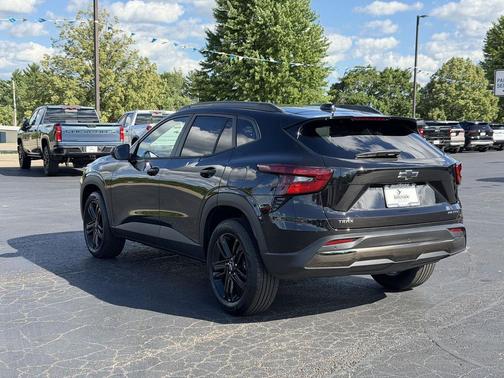 Mosaic Black Metallic 2026 Chevrolet Trax FWD ACTIV