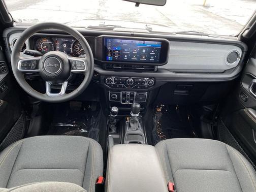 2024 Jeep Wrangler 4-Door Sahara