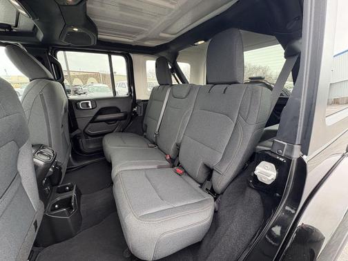 2024 Jeep Wrangler 4-Door Sahara