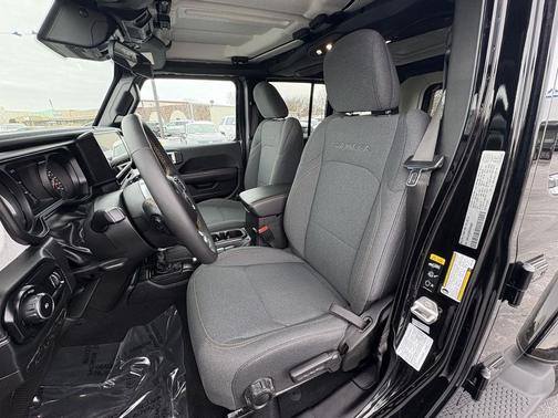 2024 Jeep Wrangler 4-Door Sahara
