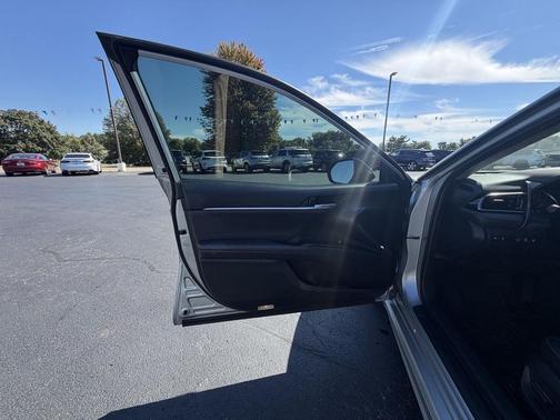 Celestial Silver Metallic/Midnight Black Metallic 2023 Toyota Camry XSE