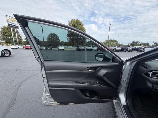 Celestial Silver Metallic/Midnight Black Metallic 2023 Toyota Camry XSE