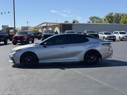 Celestial Silver Metallic/Midnight Black Metallic 2023 Toyota Camry XSE