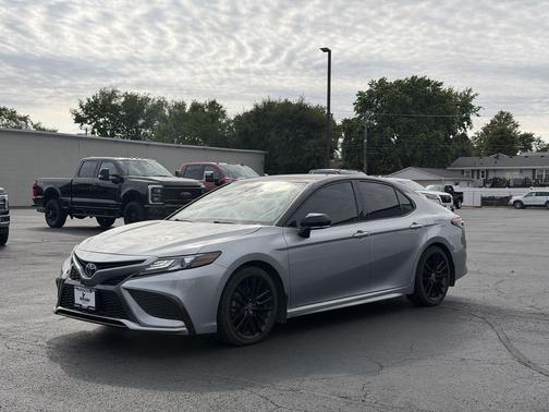 Celestial Silver Metallic/Midnight Black Metallic 2023 Toyota Camry XSE
