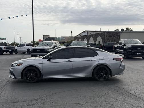Celestial Silver Metallic/Midnight Black Metallic 2023 Toyota Camry XSE