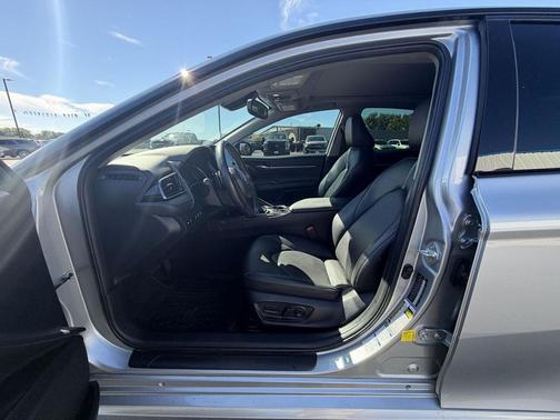 Celestial Silver Metallic/Midnight Black Metallic 2023 Toyota Camry XSE