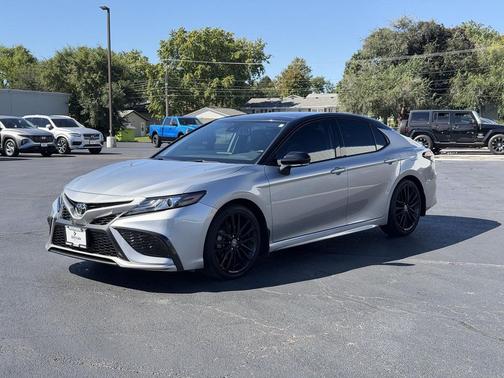 Celestial Silver Metallic/Midnight Black Metallic 2023 Toyota Camry XSE