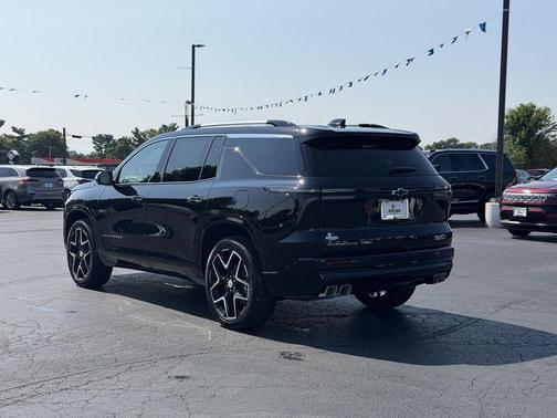 Mosaic Black Metallic 2026 Chevrolet Traverse High Country