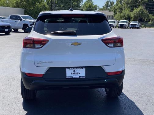 Summit White 2026 Chevrolet Trailblazer LS