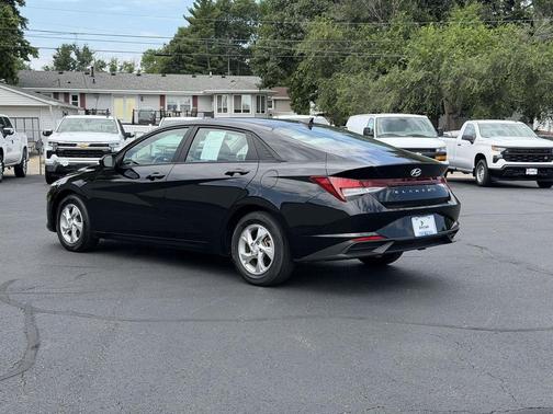 Onyx Black 2023 Hyundai ELANTRA SE