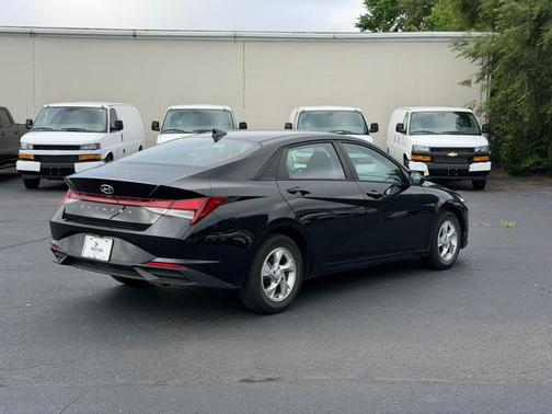 Onyx Black 2023 Hyundai ELANTRA SE