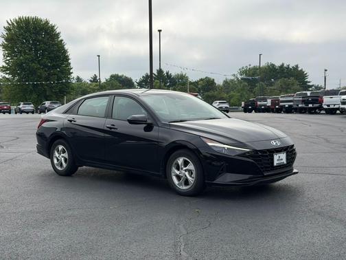 Onyx Black 2023 Hyundai ELANTRA SE
