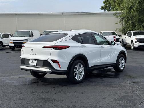 Summit White 2024 Buick Envista Preferred FWD
