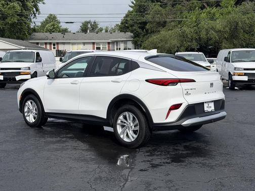 Summit White 2024 Buick Envista Preferred FWD