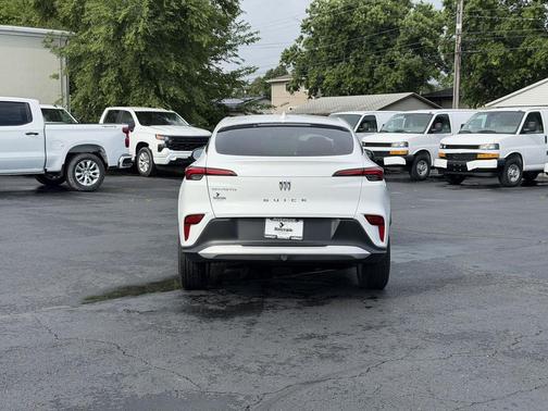 Summit White 2024 Buick Envista Preferred FWD